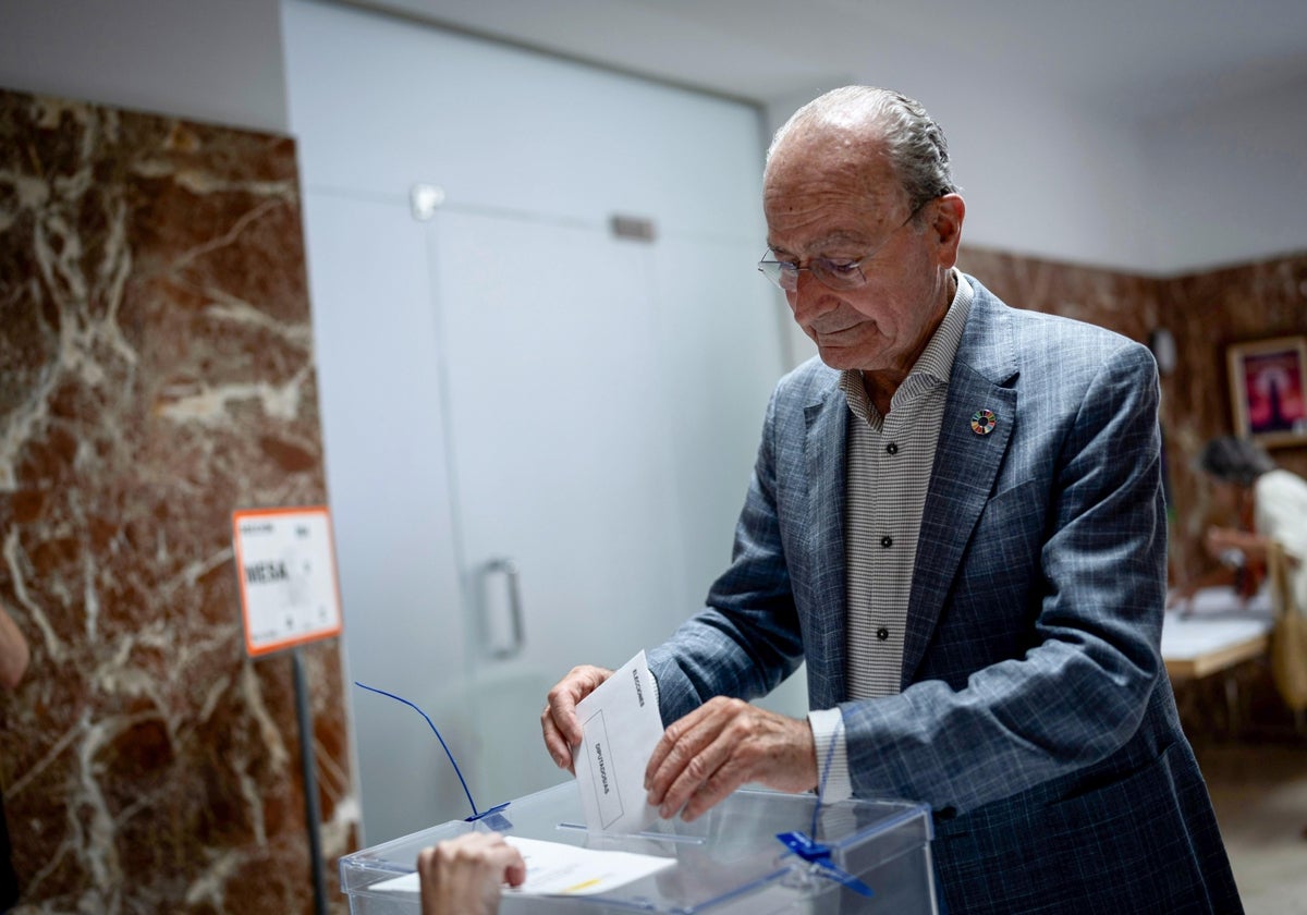 De la Torre, en el momento de votar.