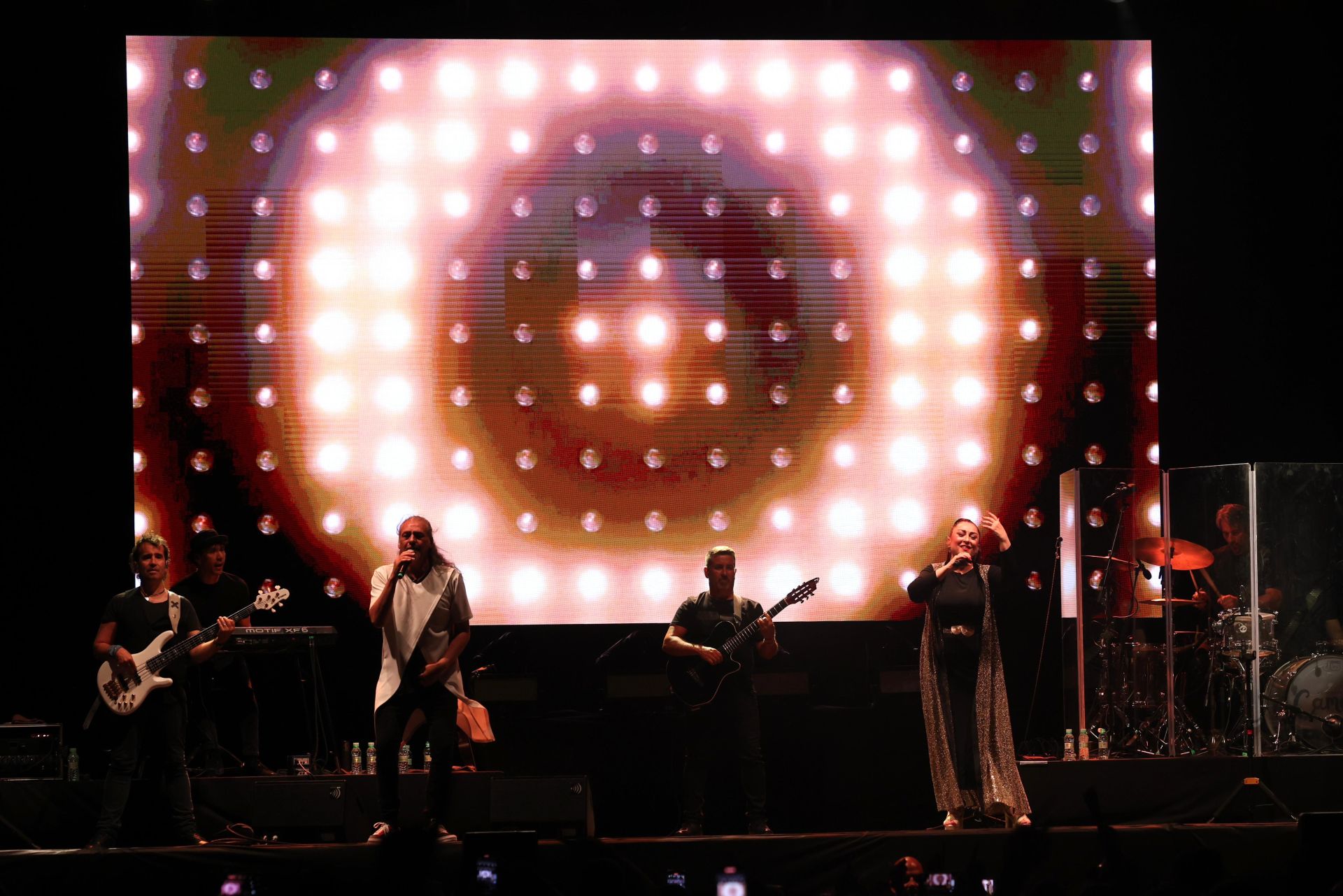 Camela celebra en Málaga treinta años de una carrera plagada de éxitos populares