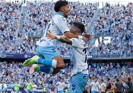 Kevin celebra con Roberto uno de los dos goles en la vuelta de la semifinal de los 'play-off' de ascenso.