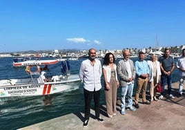 Ediles de los municipios del litoral de la Axarquía, este martes en el puerto de Caleta de Vélez.