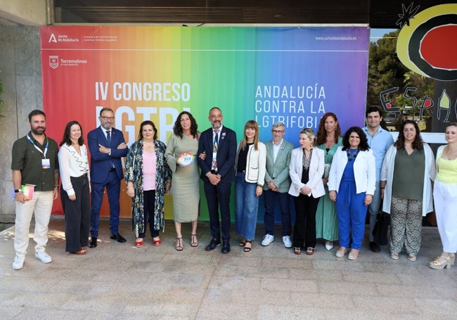 Autoridades y representantes del colectivo LGTBI al inicio del IV Congreso LGTBI de Andalucía.