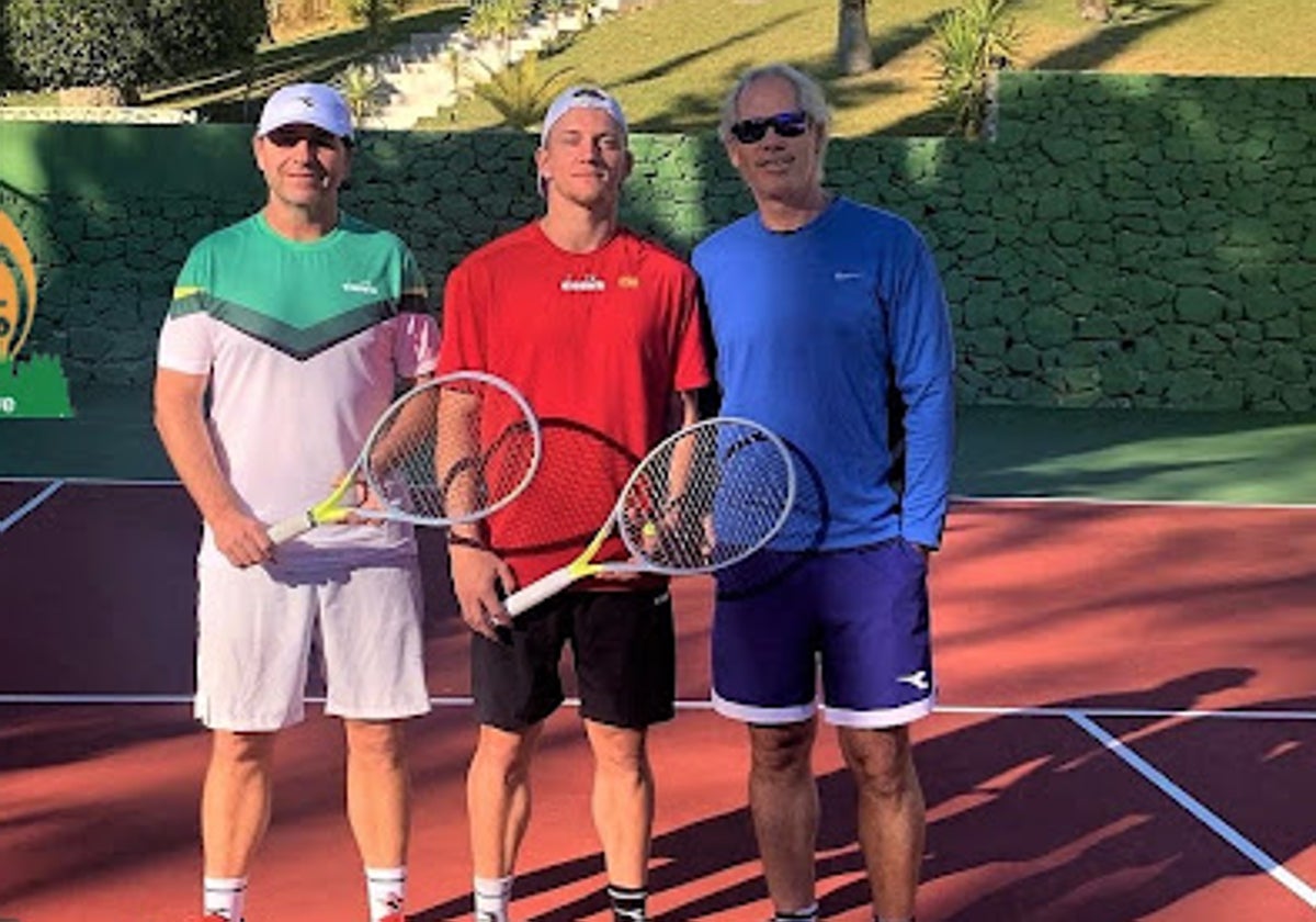 Jorge Aguirre, Alejandro Davidovich y Antonio de Dios, en el Lew Hoad.