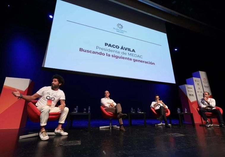 Paco Ávila, Bernardo Álvarez, Jaime Moreno y Manuel Castillo, durante la charla.