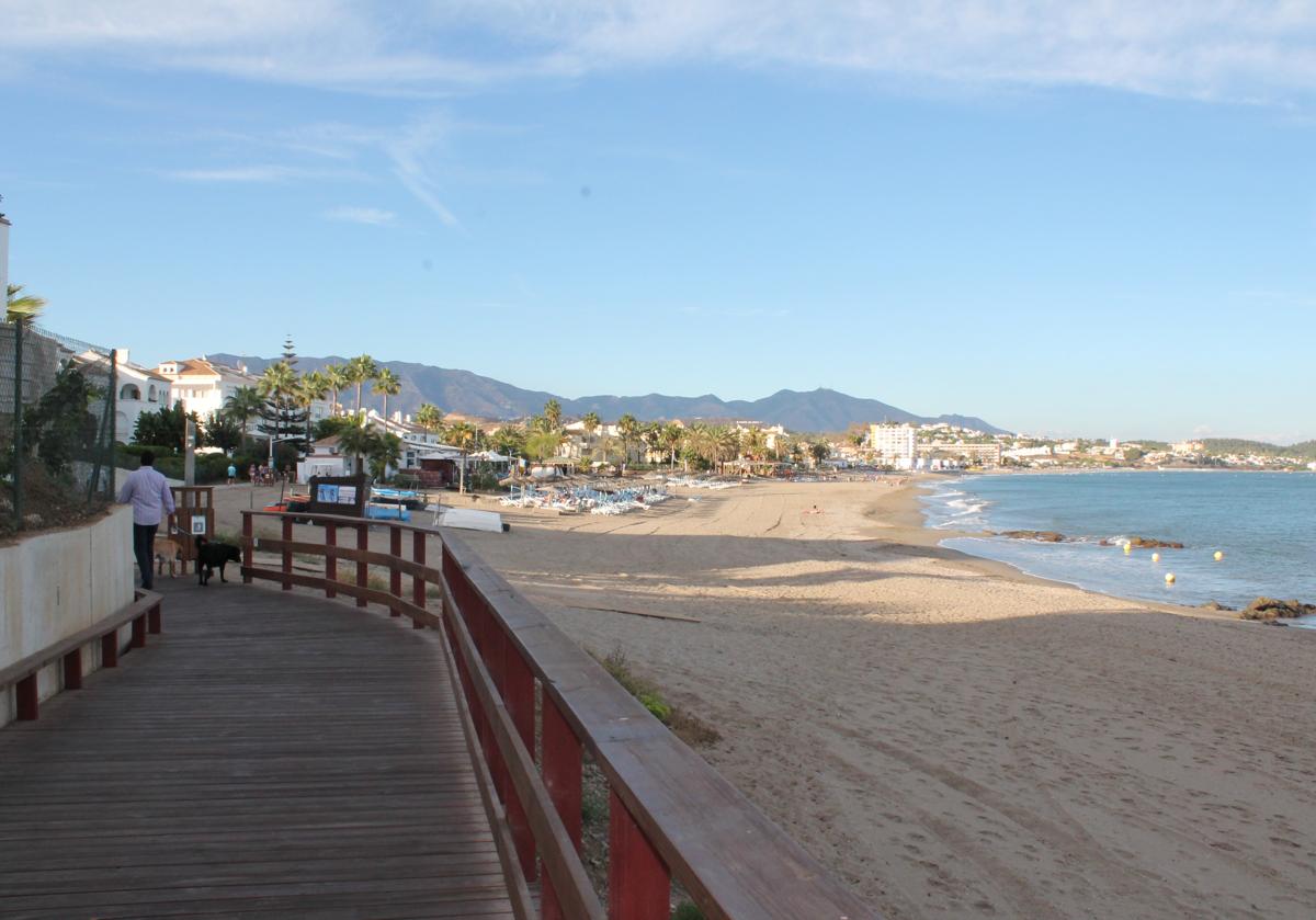 A través de la Senda Litoral de Mijas se pueden recorrer las playas y los lugares de interés de este núcleo.