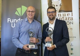 Juan Manuel de la Casa y Javier Sánchez, con sus premios.