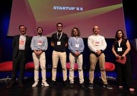 Los CEO de las cinco startups presentadas, junto a Nuria Triguero.