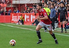 Álex Mula en un partido de esta temporada con el Gimnástic de Tarragona.