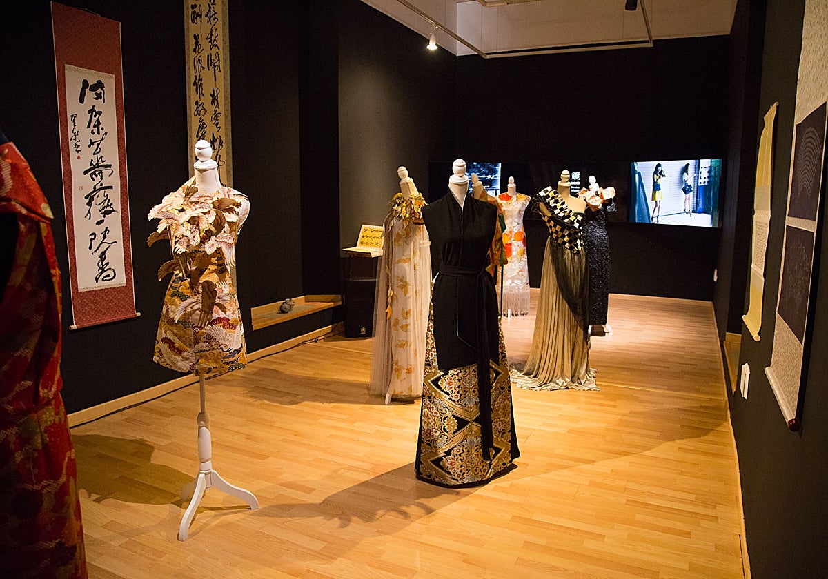 Varios kimonos de una de las exposiciones, con motivo de la Semana de Japón, en La Térmica.