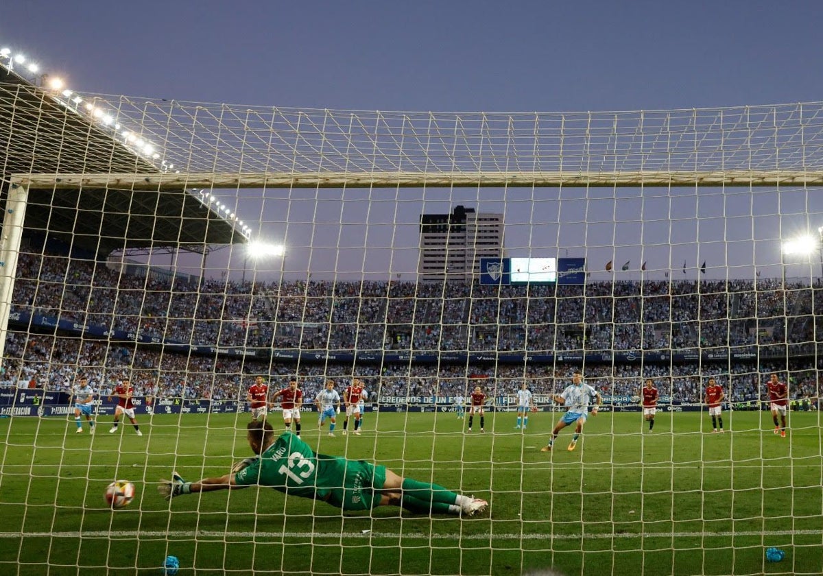 Roberto consiguió de esta forma su segundo y del Málaga en La Rosaleda.