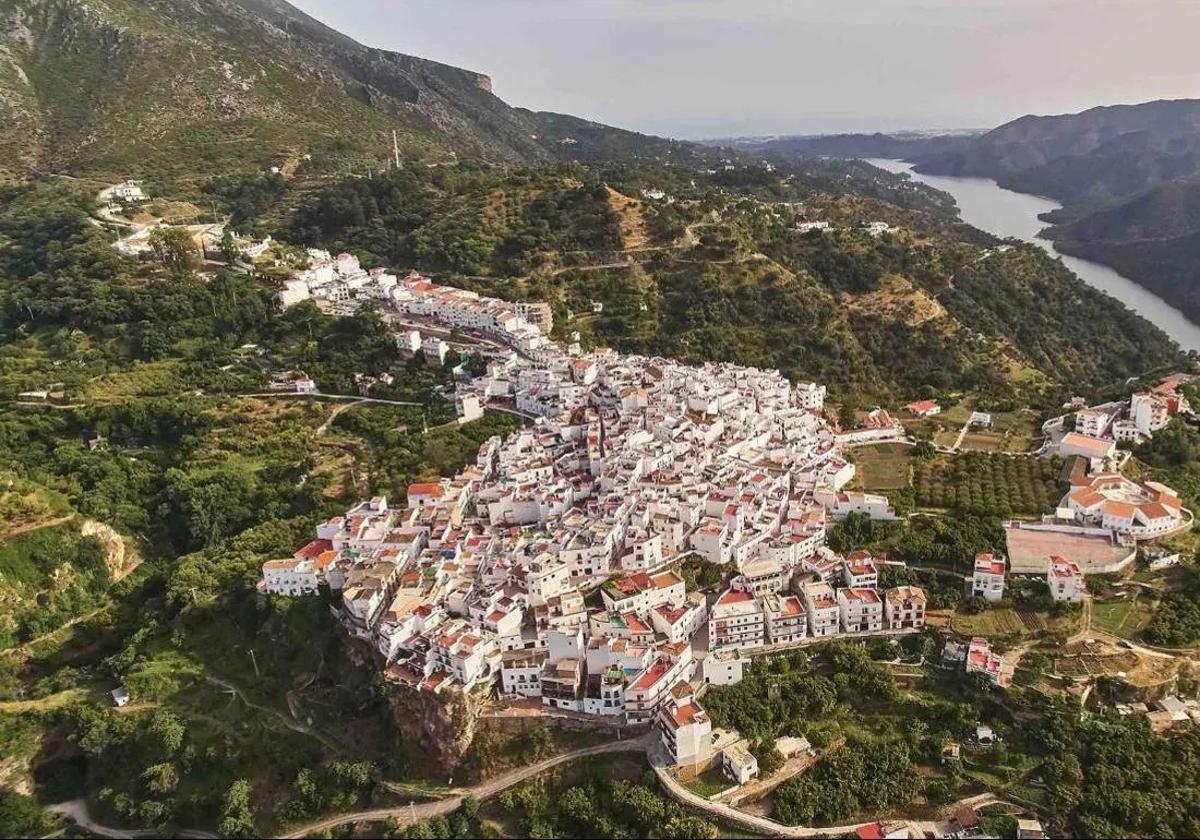 Vista del municipio de Istán.