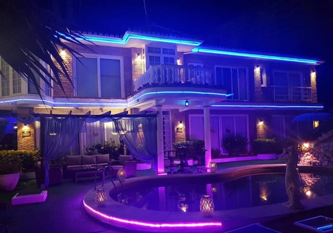 La villa tenía piscina, barbacoa y zona 'chill out'.