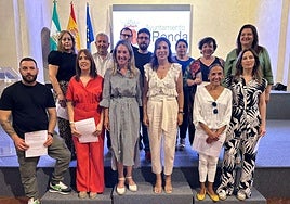 Los alumnos con Fernández y López.