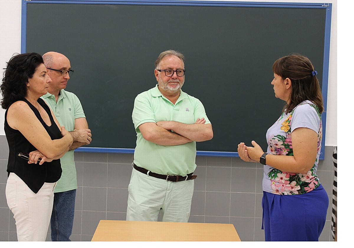 Visita al instituto de los responsables municipales.