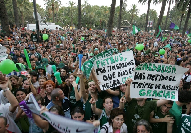 Los aficionados llenaron las calles de Málaga en la celebración del título.