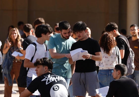 Estudiantes, durante los exámenes de selectividad de hace un par de semanas en Málaga.