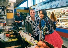 La cantautora Alba LaMerced, junto a Javier Ojeda durante la grabación del videoclip.
