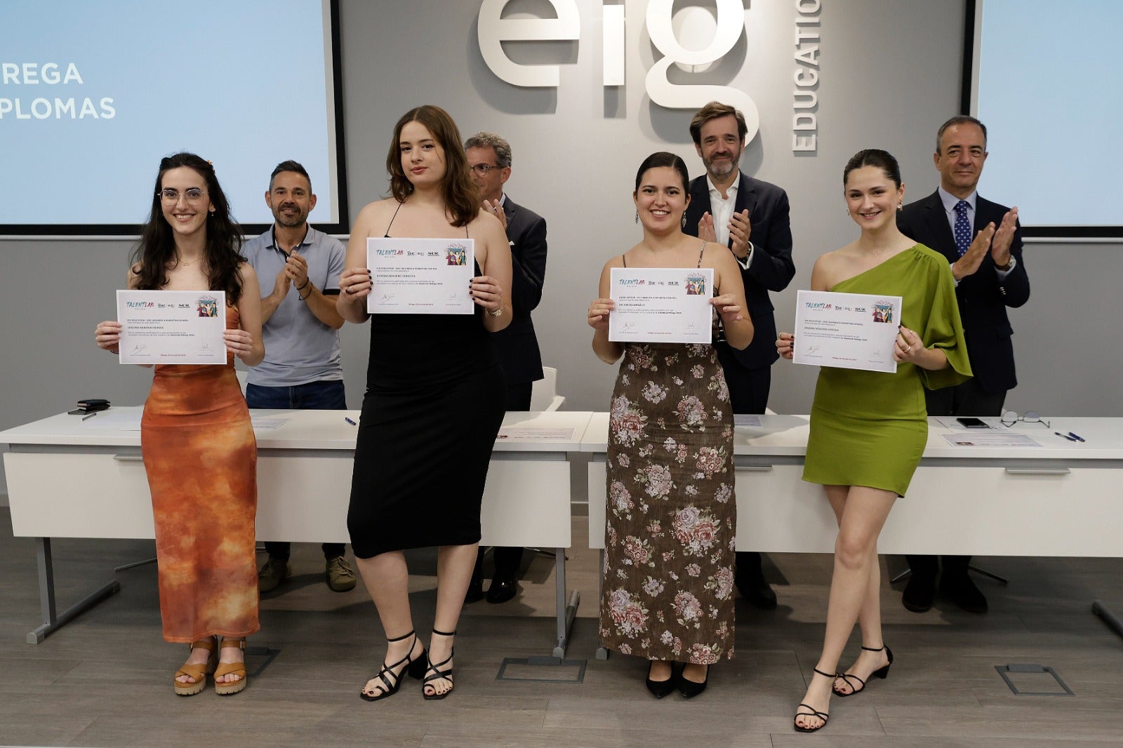 Los nuevos TalentLab reciben sus diplomas y contratos