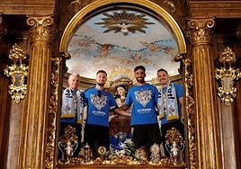 El autobús del equipo, saliendo de La Rosaleda.