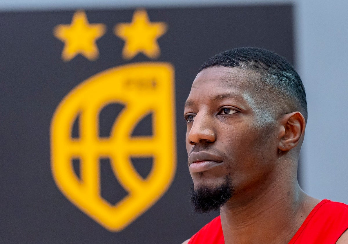 Yankuba Sima, durante el entrenamiento de este lunes con España.