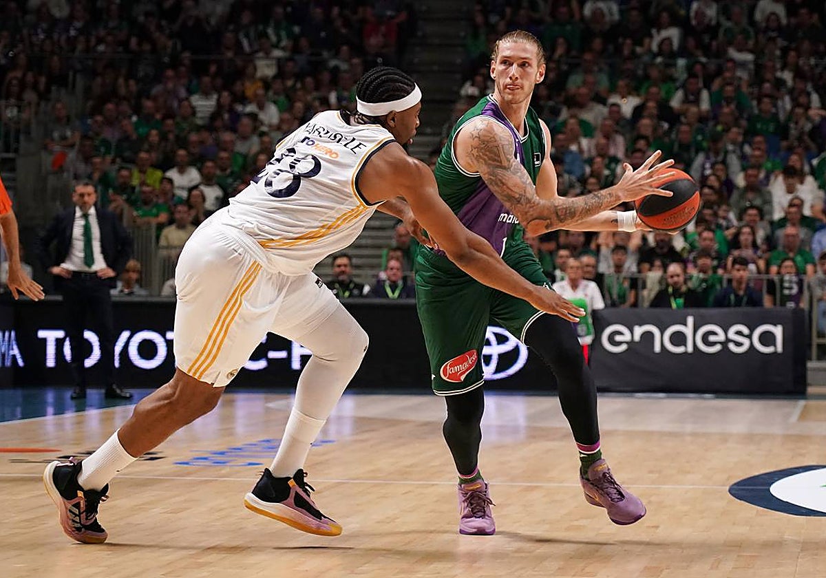 Dylan Osetkowski, en un partido contra el Madrid esta temporada.