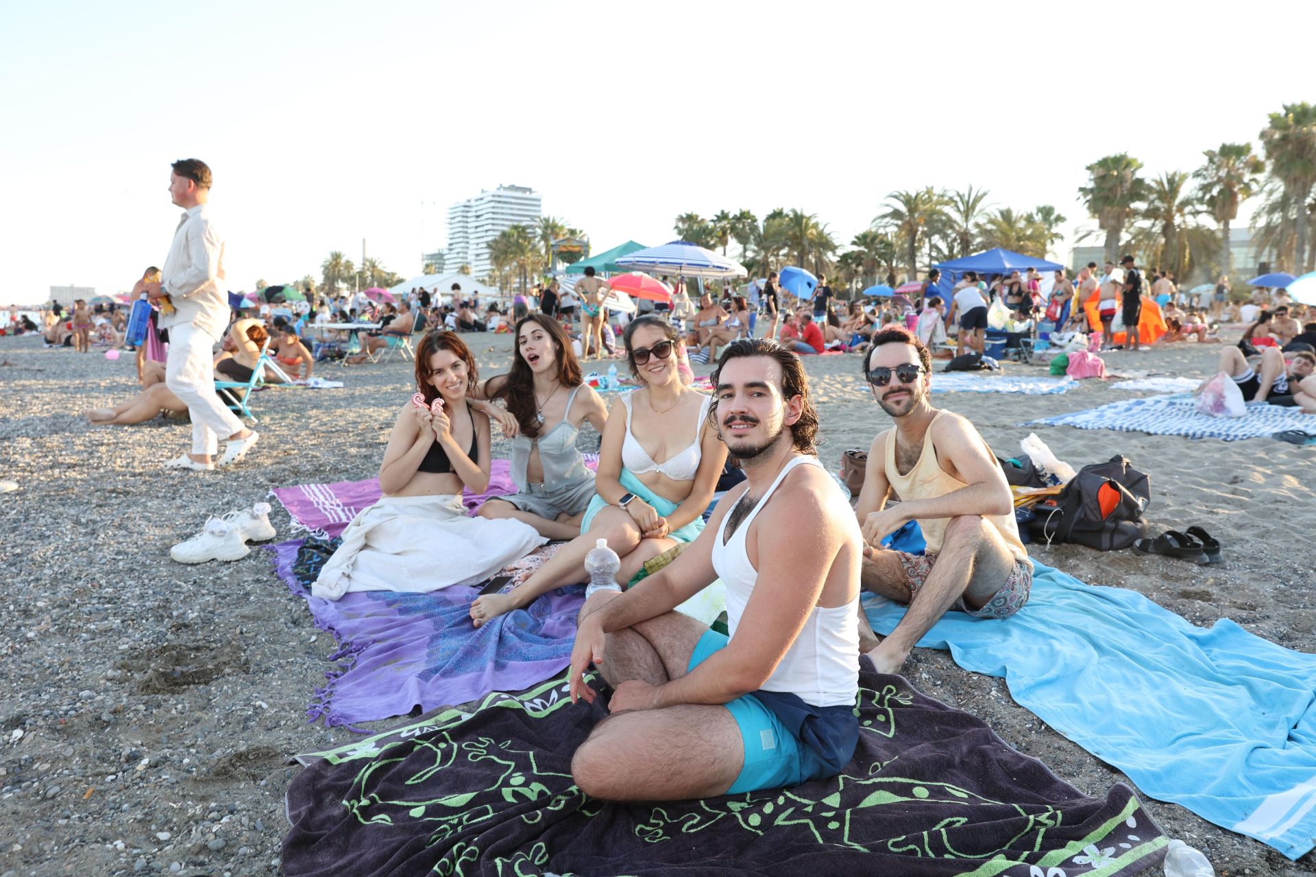 Celebración en las playas de Huelin, con el júa municipal del Ayuntamiento de Málaga