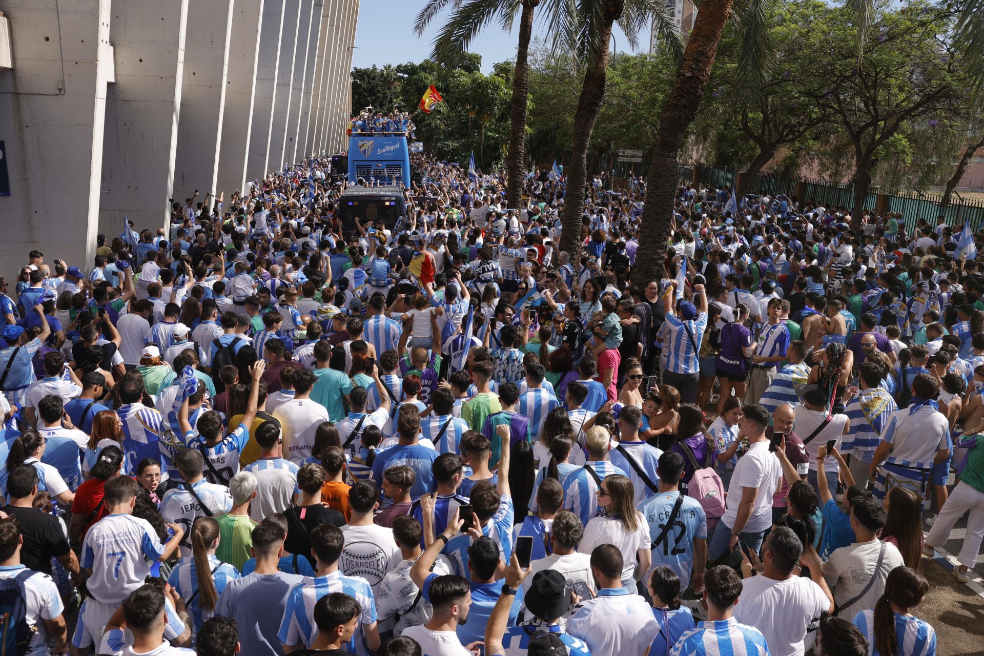 La celebración del ascenso del Málaga en la ciudad, en imágenes