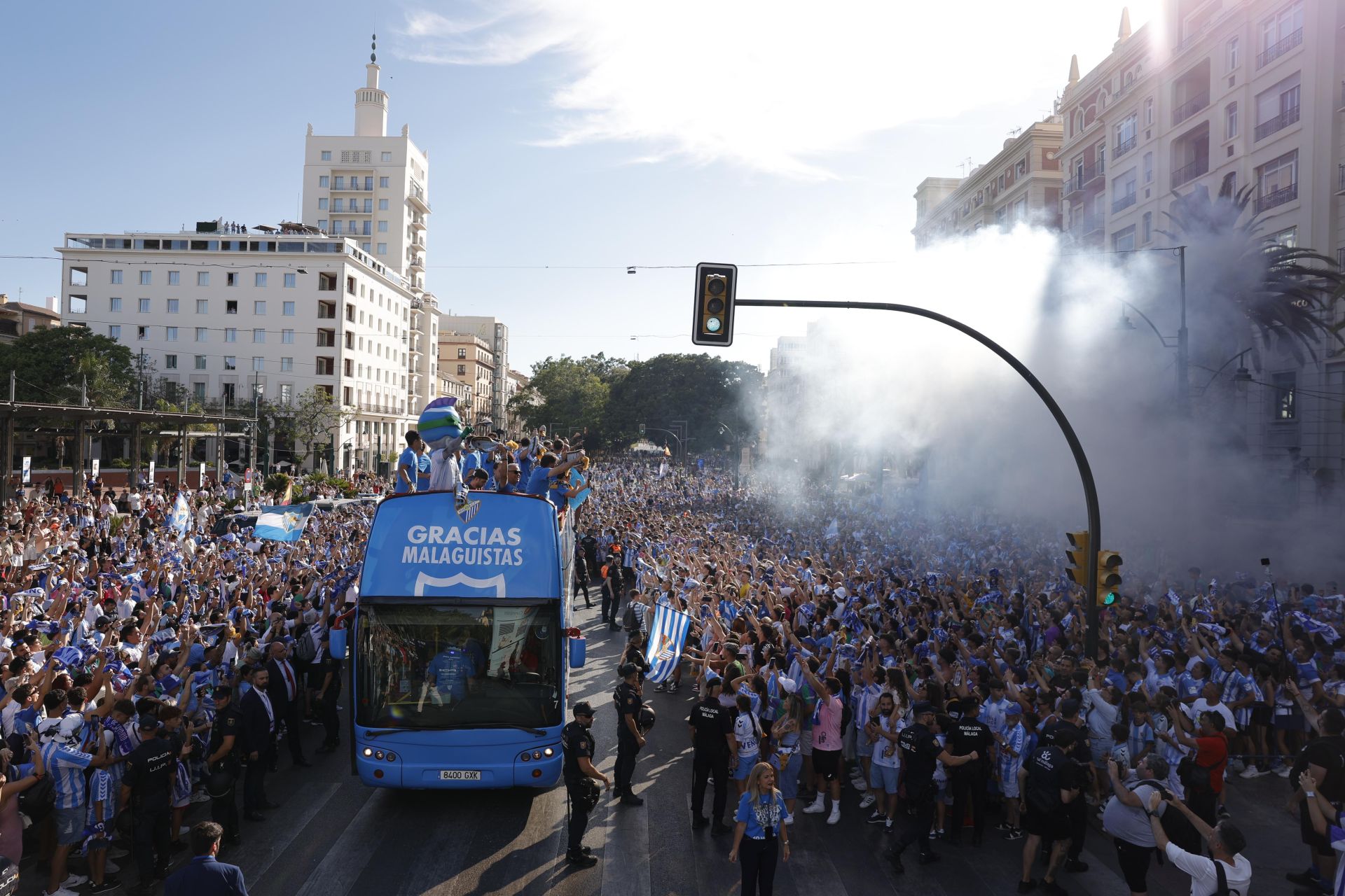 La celebración del ascenso del Málaga en la ciudad, en imágenes