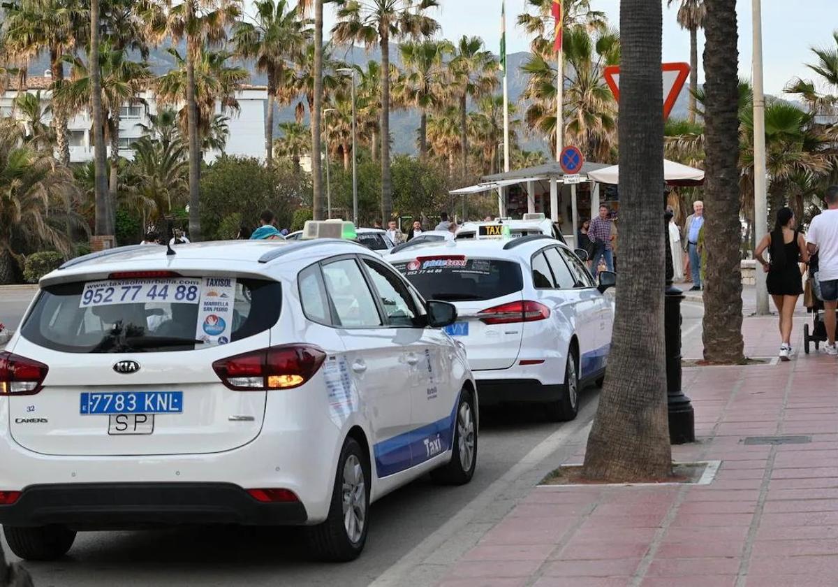 Imagen de archivo de la parada de taxis en Puerto Banús.