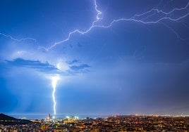 La tormenta de esta pasada madrugada, vista sobre Málaga capital.