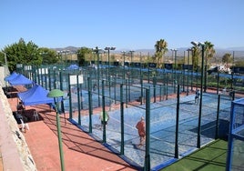 Jugadores en las pistas del Complejo de Pádel 'Francis Ceballos'.