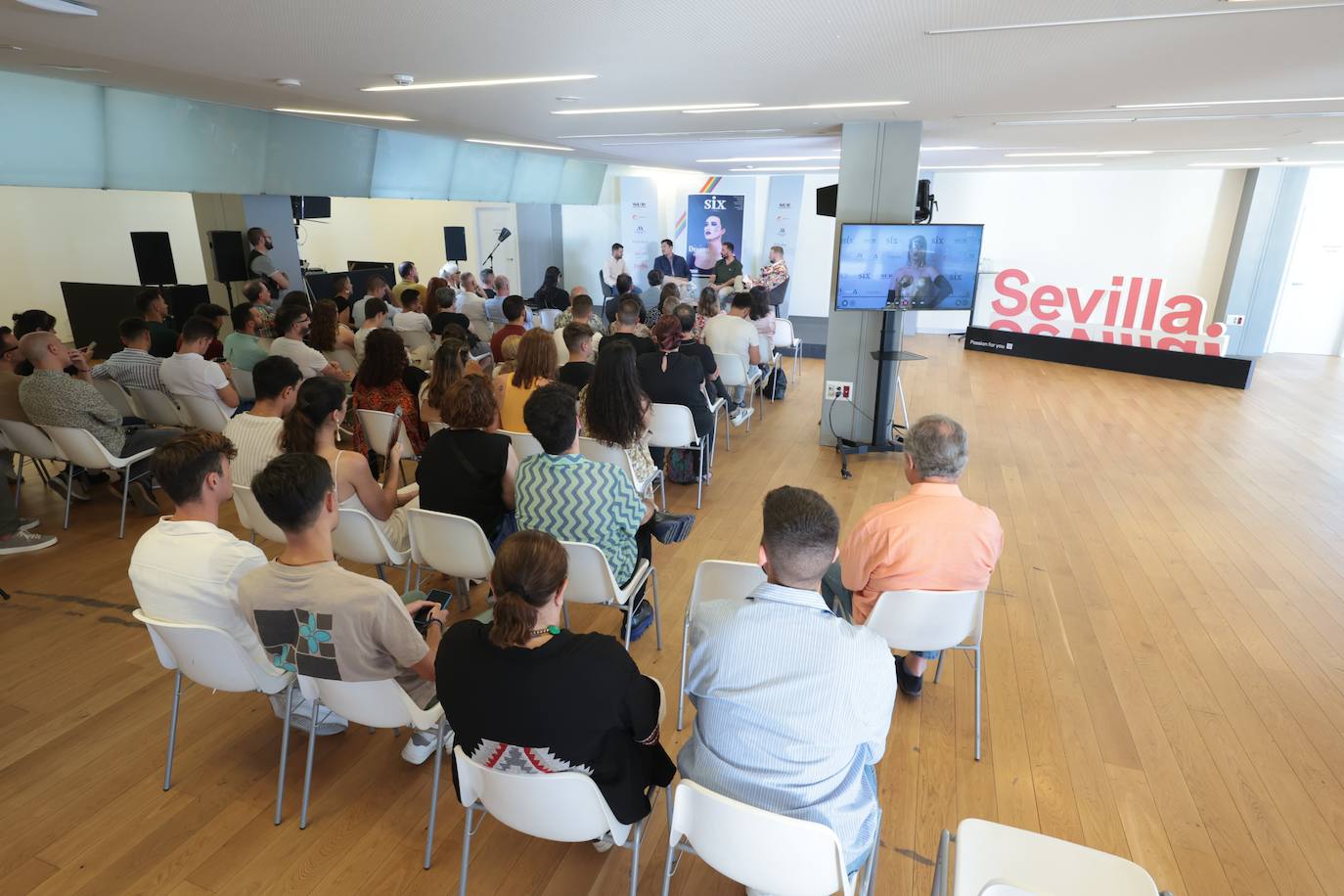 SUR presenta en Sevilla la expansión de la revista SIX