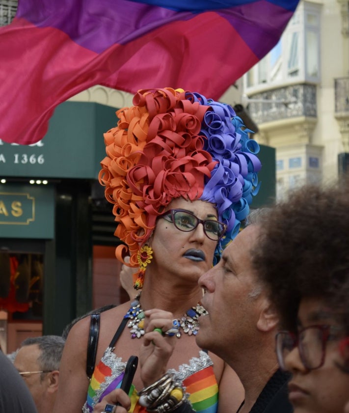 Imagen secundaria 2 - La batucada ha sido la encargada de ambientar la manifestación por el Orgullo LGBTI.