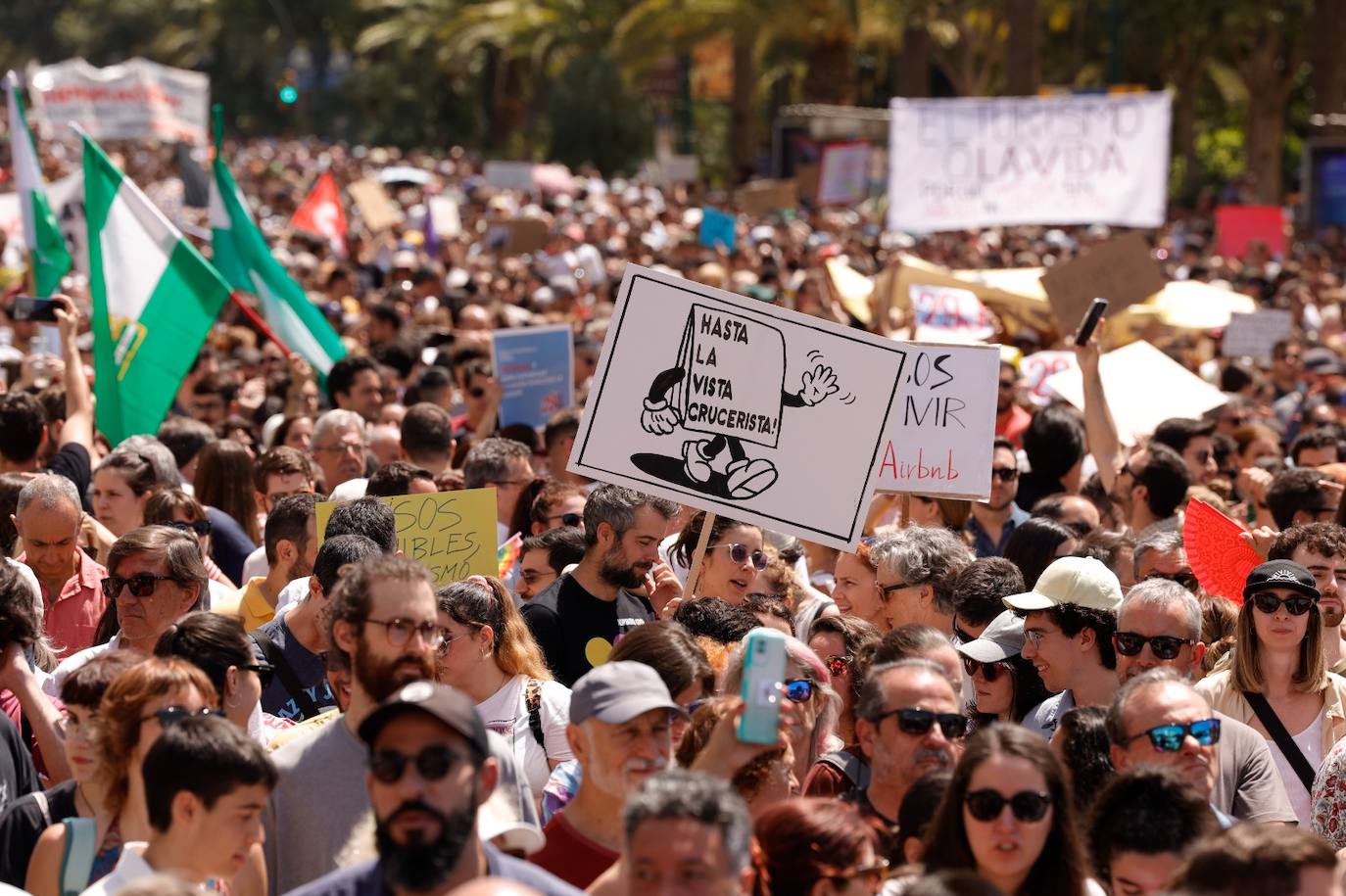 Las pancartas más originales de la manifestación por una vivienda digna en Málaga