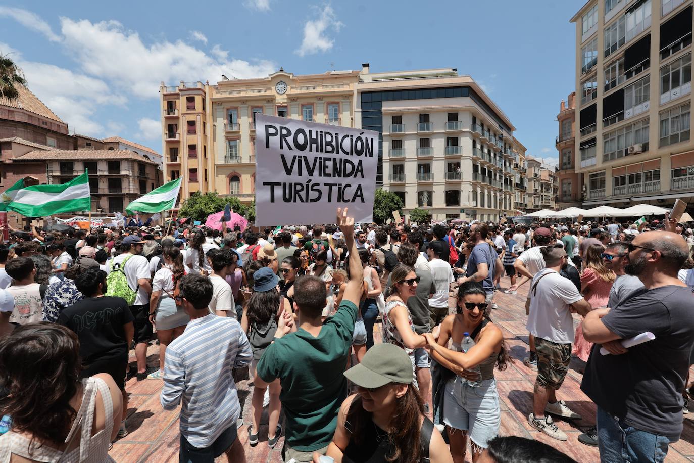 Las pancartas más originales de la manifestación por una vivienda digna en Málaga