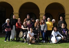 Parte de las participantes del corto, durante el rodaje realizado en Málaga.