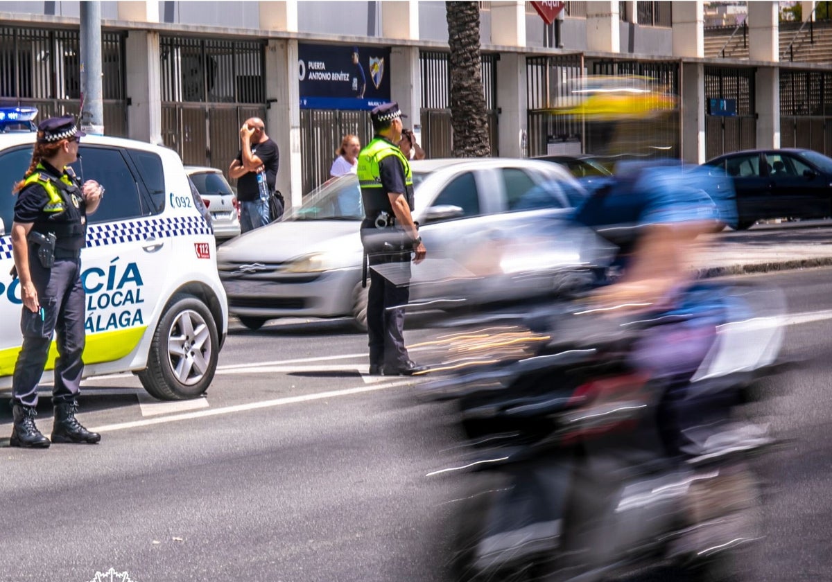 Los agentes del GIAA, como recoge el perfil en X del Área de Seguridad, se encargan de investigar los accidentes: los de moto están al alza.