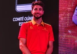 Alberto González, en la presentación del equipo olímpico de triatlón este viernes.