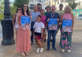 Los participantes en la visita guiada por el casco urbano torroxeño.