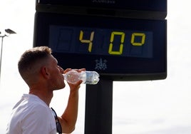 La hidratación y la dieta ligera son claves para afrontar este primer gran episodio de calor.