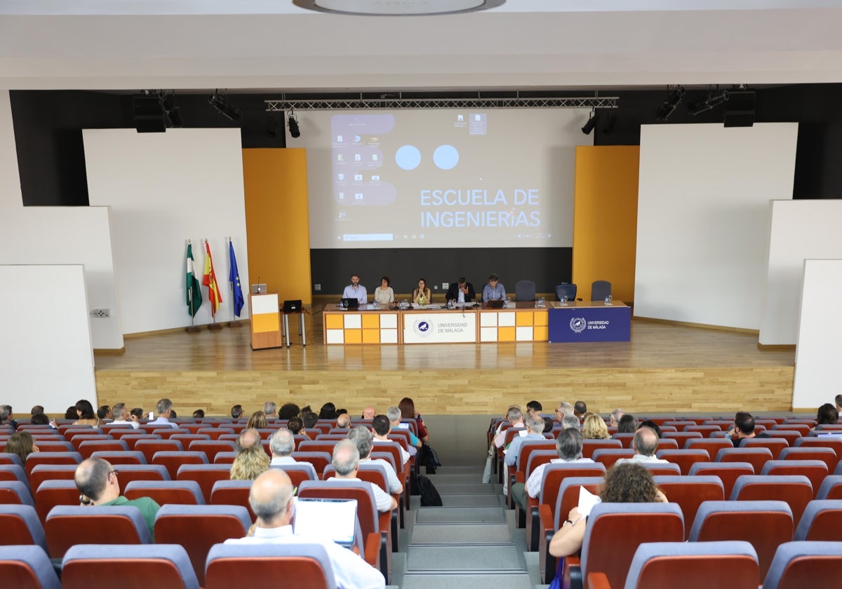 La sesión del claustro universitario, la primera presidida por Teo López como rector de la Universidad de Málaga.