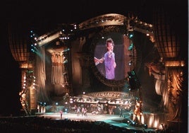 Mick Jagger, al frente de los Rolling Stones, durante su concierto en el Puerto de Málaga.