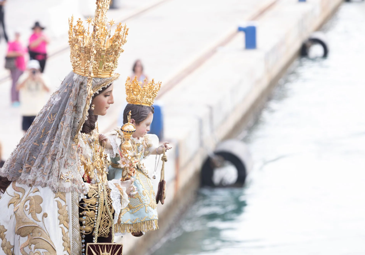 La Virgen del Carmen de El Perchel, durante la procesión marítima del año pasado.