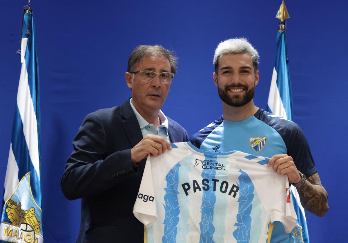 Loren Juarros y Álex Pastor, este martes en la sala de prensa de La Rosaleda.