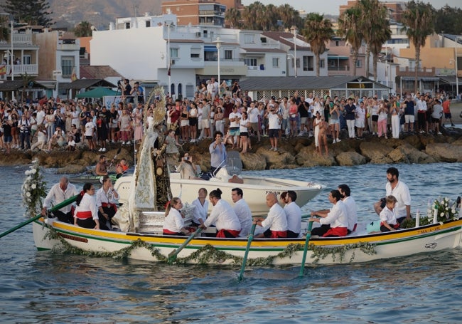 La Virgen del Carmen de Pedregalejo, en la jábega Santa Cristina.