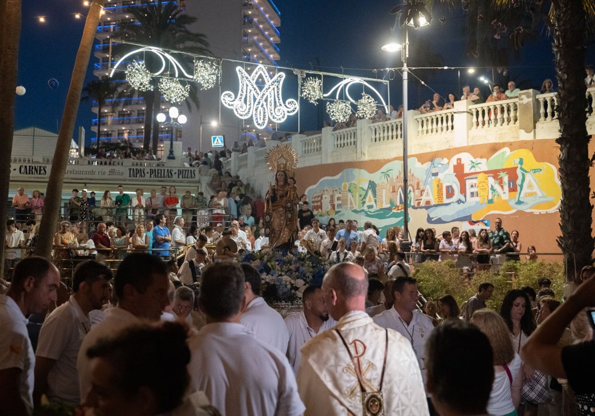 Procesión de la Virgen del Carmen por el paseo marítimo de Benalmádena.