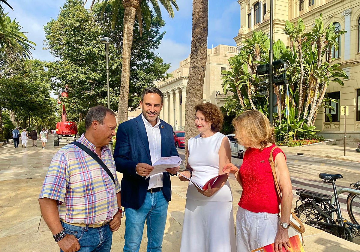 Dani Pérez, en el centro, junto a Quero, Rodríguez y Valle.