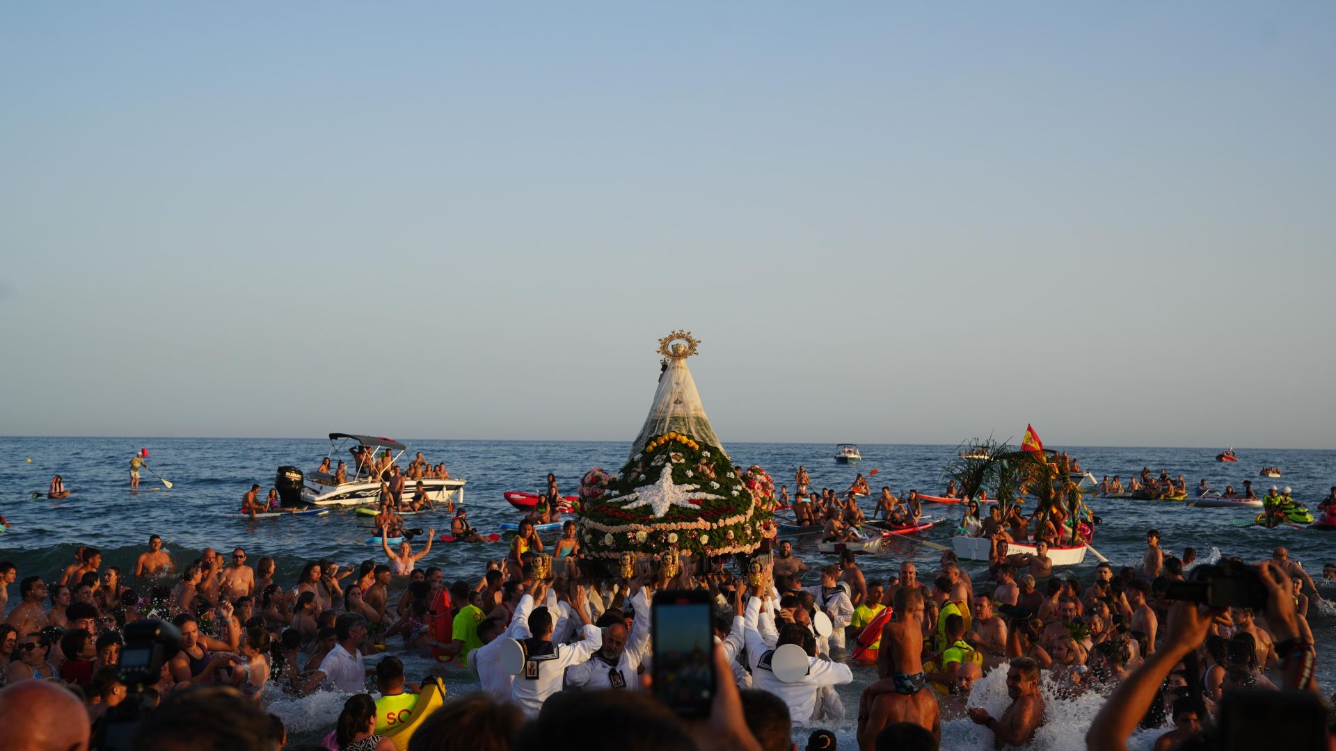 La procesión de la Virgen del Carmen, en Rincón de la Victoria