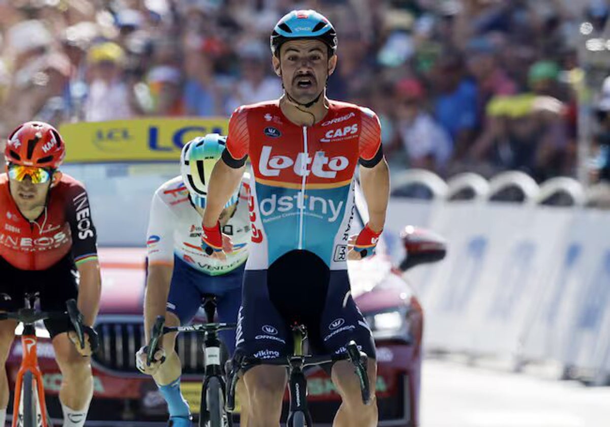 Campenaerts, antes de levantar los brazos para celebrar su victoria.