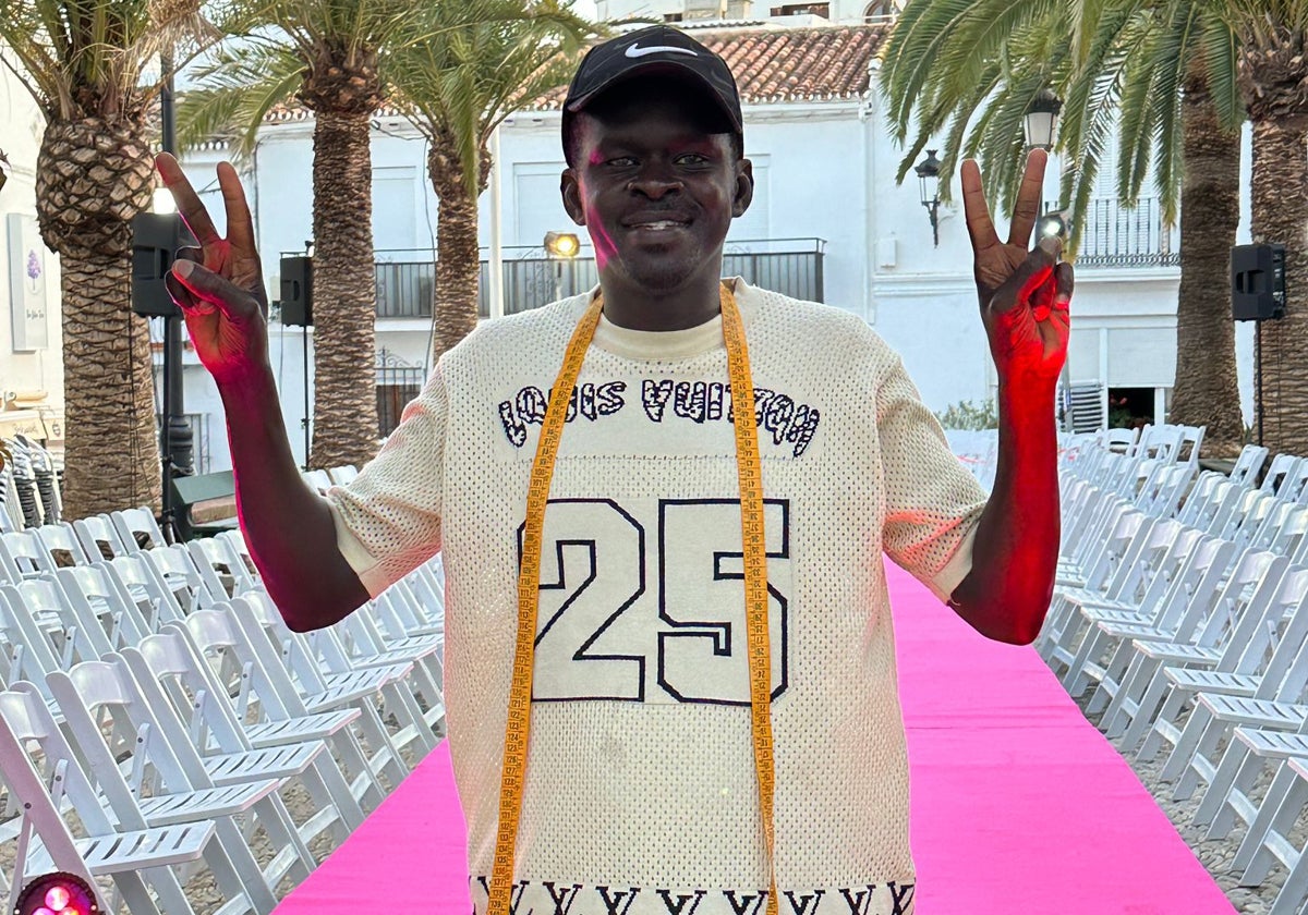 Demba Diop, el ex mantero modisto que continúa luchando por una oportunidad en su oficio