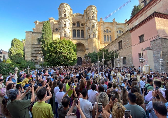 Aspecto del entorno de la Catedral para la salida de la Virgen del Carmen.